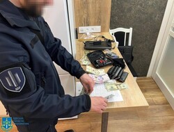 В Одеській і Запорізькій областях затримали посадовців, які брали хабарі з експортерів зерна