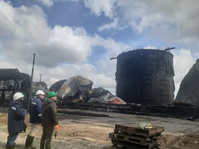 Показали наслідки російського удару балістикою по порту Південний