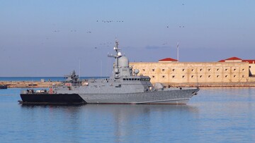 Чорноморський флот росії жалюгідно тікає з Севастополя