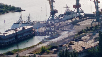 Кораблі росії у Азовському морі розділилися