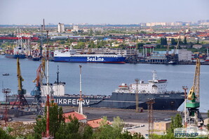 У порту Чорноморськ відремонтують два причали