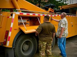 Одеса передала до армії важку евакуаційну машину