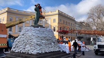 «Я запросив вас, панове, на те, щоб сказати вам пренеприємну звістку…» (Микола Гоголь «Ревізор», ява перша, репліка перша)