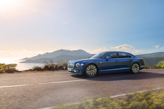 Як Bentley Flying Spur Azure поєднує стиль та інновації?