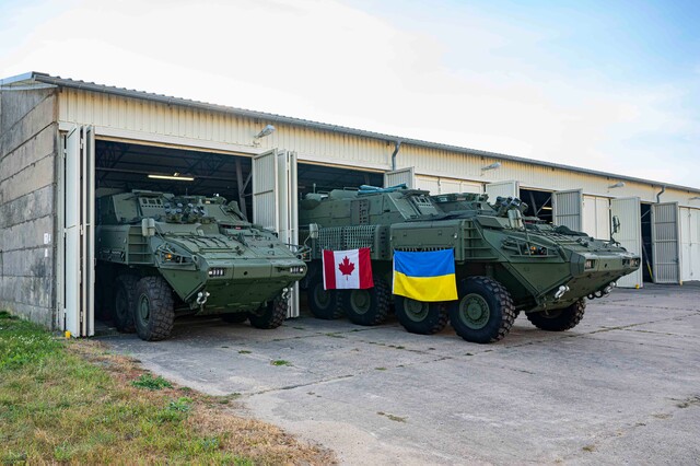 Україна отримала від Канади партію медичних бронетранспортерів