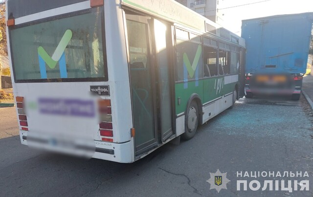 В Одеській області маршрутний автобус зіткнувся з вантажівкою