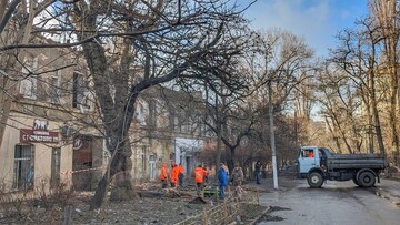 Ремонт пошкодженого "шахедами" житлового будинку в Одесі зупинили правоохоронці