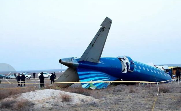 "Embraer по небу летить..."  (стара пісня)