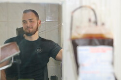 Морські прикордонники рятують життя своєю кров'ю
