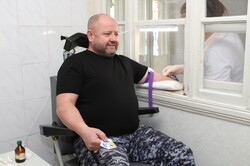 Морські прикордонники рятують життя своєю кров'ю