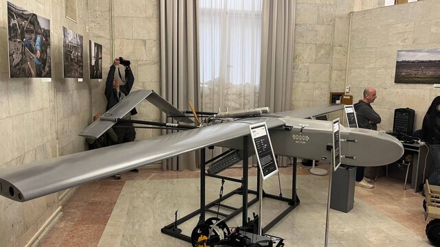 Майже добу триває атака українських дронів на росію