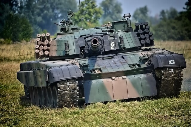 Польща продовжує надавати військову допомогу Україні