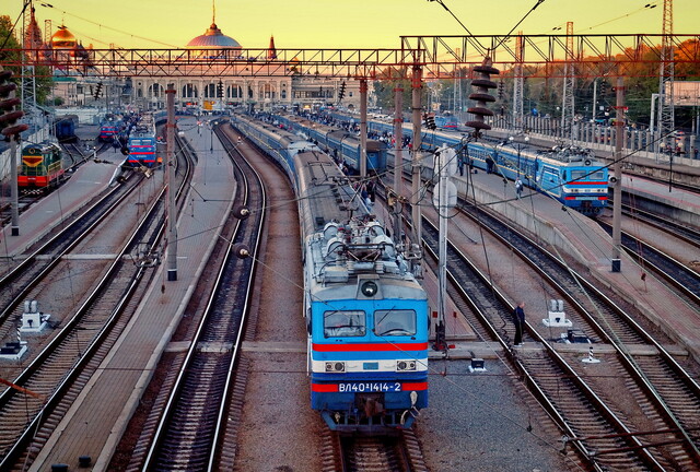Призначаються додаткові пасажирські поїзди