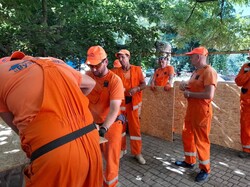 Одеські комунальники ліквідовують наслідки російського удару