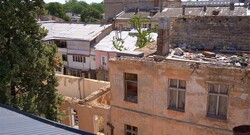 В Одесі почали відновлювати пошкоджений російським обстрілом будинок в центрі
