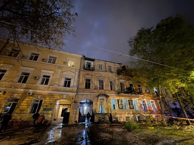 В Одесі почали відновлювати напівзруйнований росіянами старий будинок