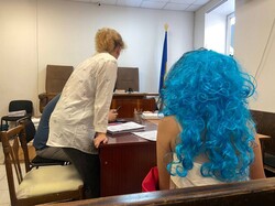 Зрадницю, яка розгорнула прапор росії в центрі Одеси, не змогли засудити