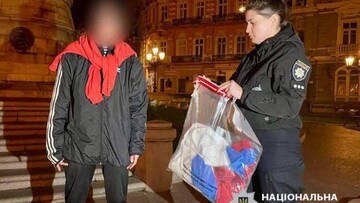 Зрадницю, яка розгорнула прапор росії в центрі Одеси, не змогли засудити
