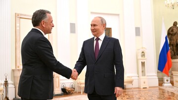 "А я иду, шагаю по москве..."