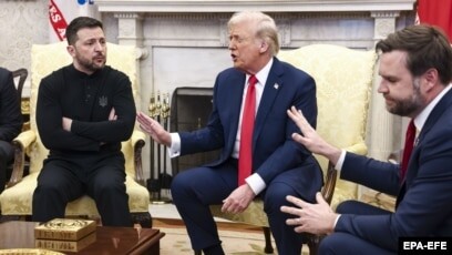В бой вступает тяжелая артиллерия.