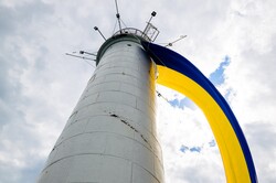 В Одесі розгорнули величезні прапори України