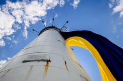В Одесі розгорнули величезні прапори України