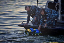Моряки-прикордонники вшанували пам'ять загиблих героїв за старою морською традицією