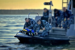 Моряки-прикордонники вшанували пам'ять загиблих героїв за старою морською традицією