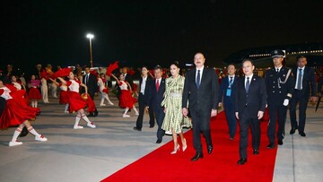 Третий... лишний? Скорее, всех уже "доставший"!