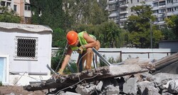 В Одесі почався капремонт пошкодженої рашистами багатоповерхівки