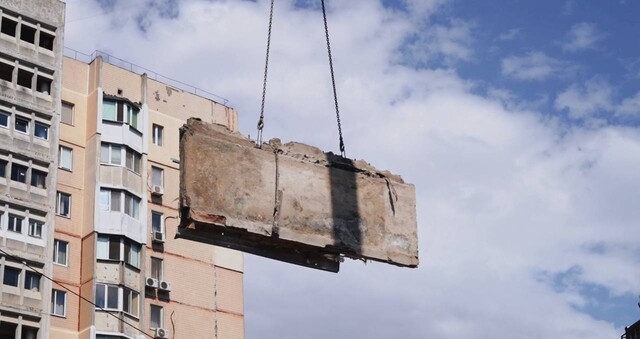 В Одесі почався капремонт пошкодженої рашистами багатоповерхівки