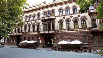В Одесі продають відомий готель за борги