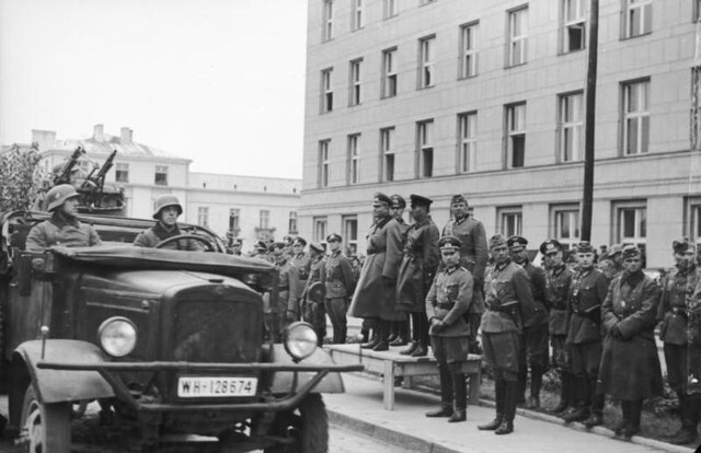 17 вересня 1939: "удар в спину" – як Сталін і Гітлер розділили польщу та запалили Другу світову