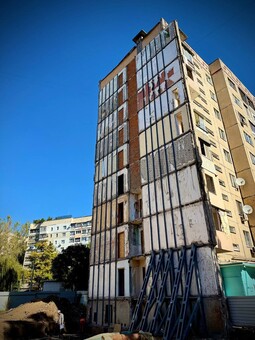 Як в Одесі відновлюють пошкоджену дев'ятиповерхівку у Пересипському районі