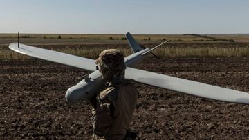 "Сколько слухов наши уши поражает, сколько сплетен разъедает, словно моль..." (Владимир Высоцкий)