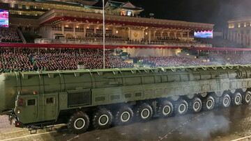 "Долетим мы до самого Солнца и домой возвратимся скорей!"  (Ким Чен Ын)