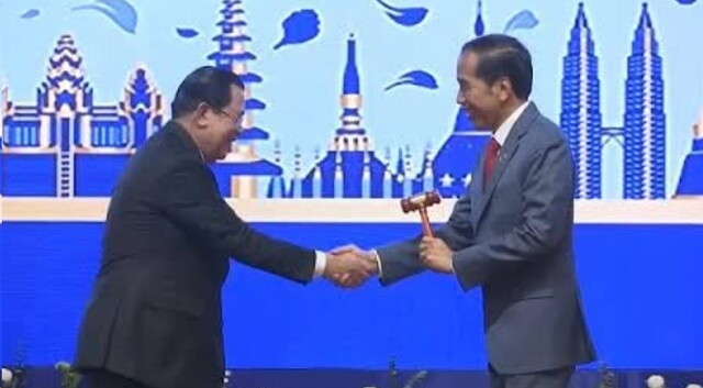 "Возьмемся за руки, друзья, чтоб не пропасть поодиночке..." (Булат Окуджава о главном принципе глобализации)