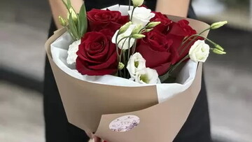 Що подарувати мамі на день народження: гід зі 100+ ідеями