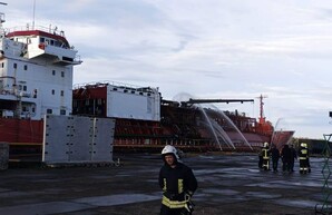 У Ізмаїлі погасили пожежу на танкері-газовозі