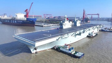 Китай вивів на випробування авіаносний десантний корабель