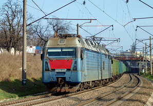 Залізниця у 2025 році стала перевозити менше вантажів