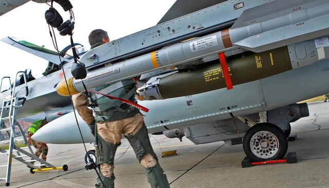 Нідерланди закуповують озброєння і обладнання до українських F-16