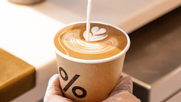 Чому двошарові стакани краще зберігають тепло?