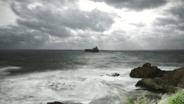 "И все-таки море останется морем и им никогда не прожить без морей..." (просто песня)