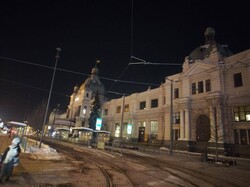 Залізничні вокзали в Одесі та інших містах зменшили підсвітку і працюють як пункти незламності