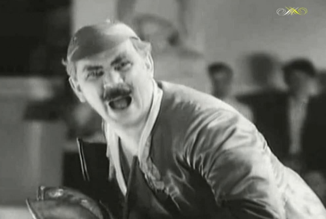 Так он еще и поёт???