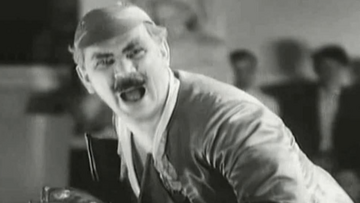 Так он еще и поёт???