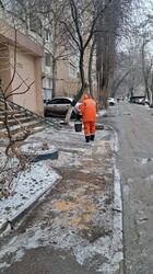 В Одесі вирує негода: місто вкрилося ожеледицею