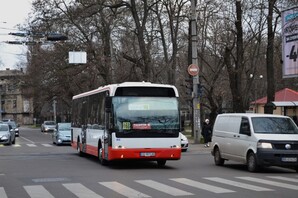 В Одесі тимчасово змінили деякі маршрути автобусів