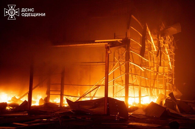 Удар по Одесі: пожежа і 10 збитих "шахедів"